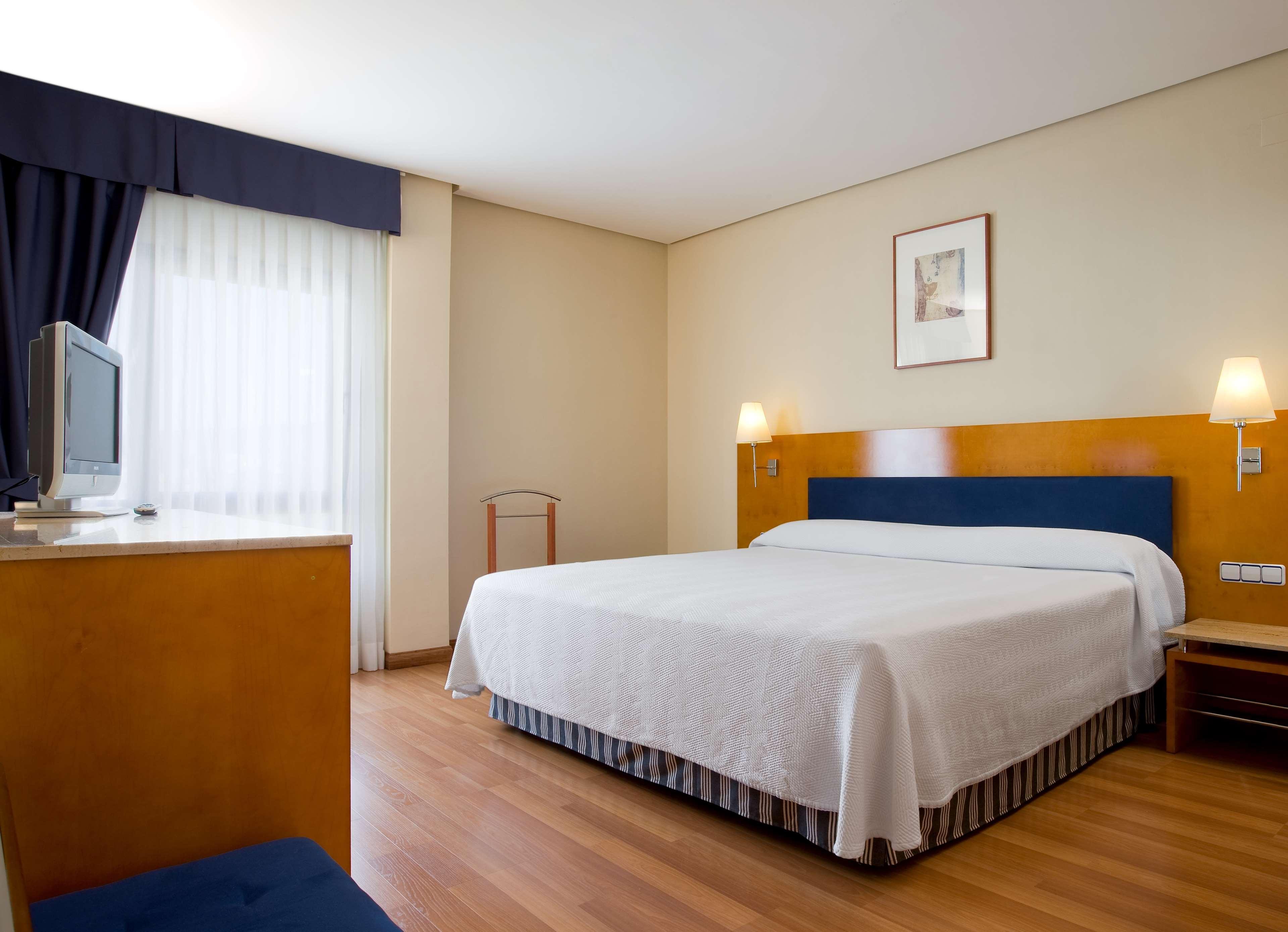 Nh Ciudad De Cuenca Otel Cuenca  Dış mekan fotoğraf